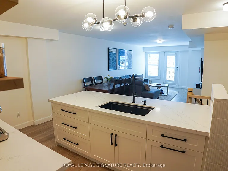 118 Finch Ave W #Townhouse 5 — Photo 6