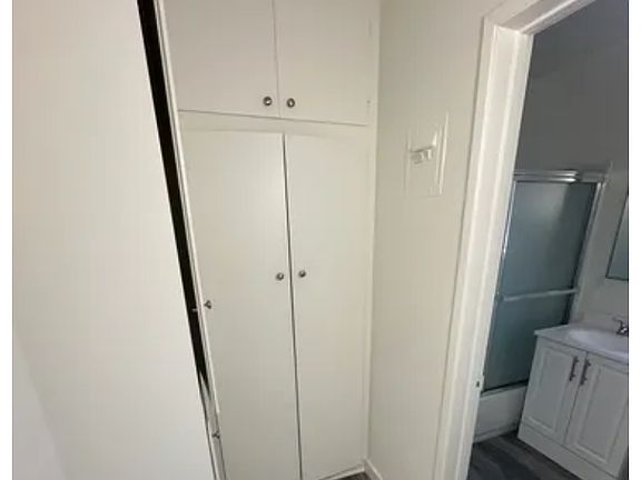 4th image of 13737 Oxnard St #14