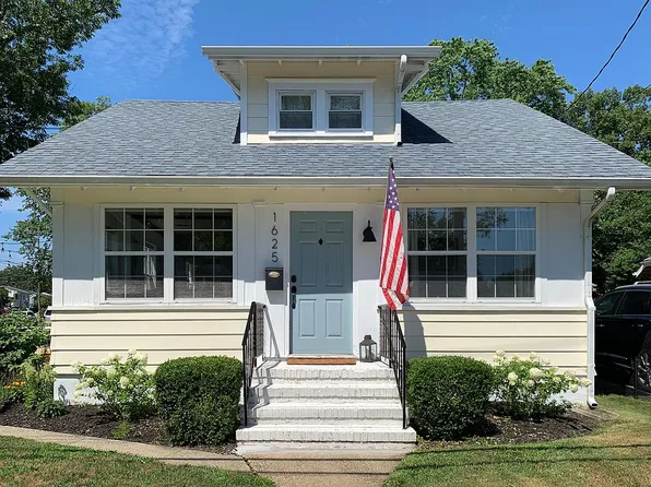 1625 W Maplewood Rd, Wall Township, NJ 07719