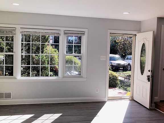 5th image of 4 Winthrop Ct