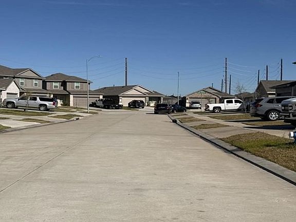 Exterior Neighborhood (street photo)