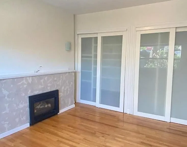 617 The Queensway #MAIN FL — Photo 3