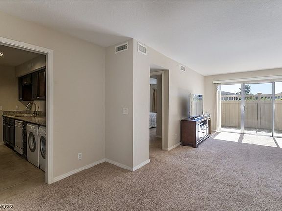 5th image of 668 Oakmont Ave Unit 1717