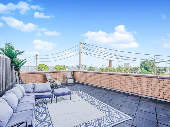 155 Bay Street image 1 of 32