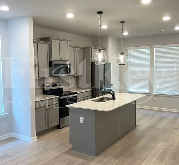 165 Tulip Dr — Photo 5