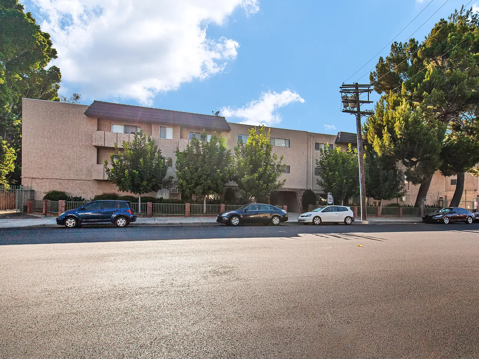 Coldwater Canyon Apartments — Photo 3