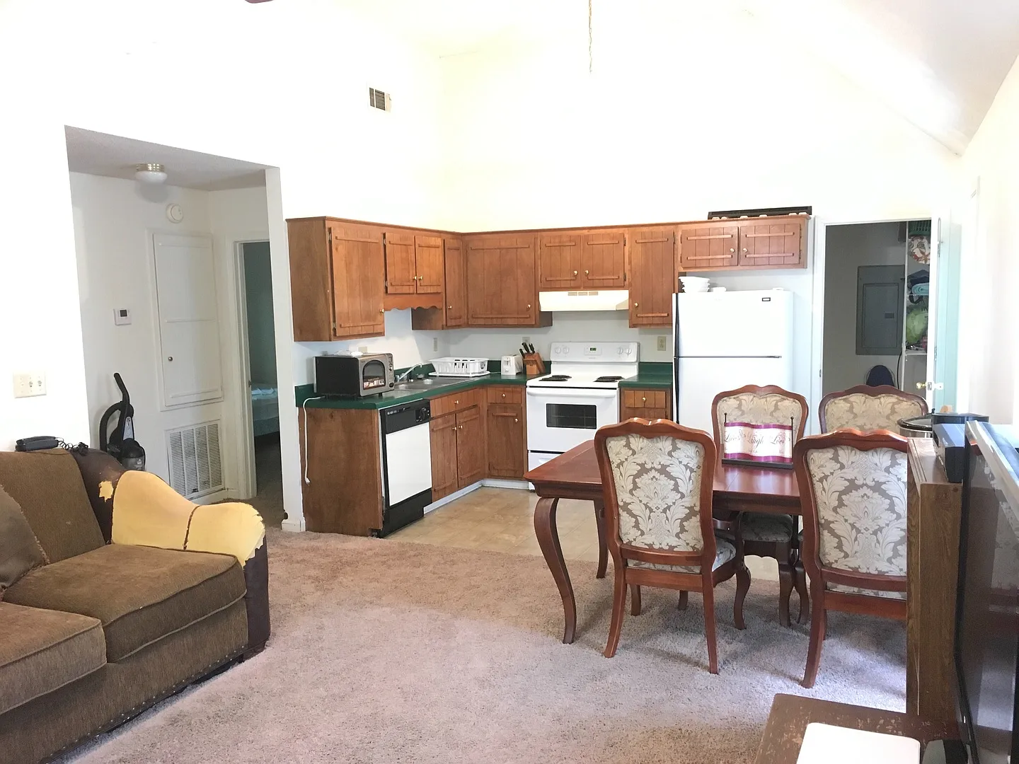 270 Pine Dr — Photo 3