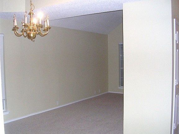 5th image of 4108 Pinewood Dr