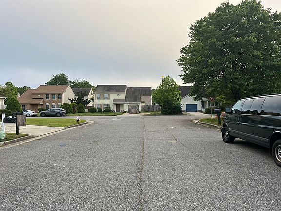 4th image of 803 Deer Path Trl
