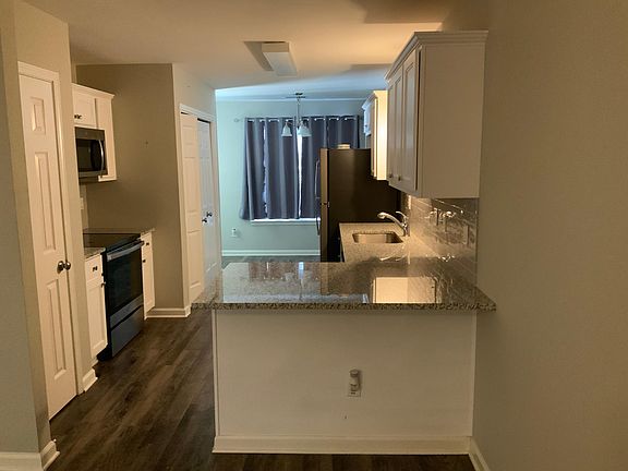 4th image of 1503 Hillsboro Ln