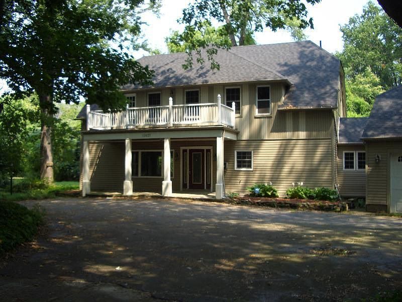2nd image of 13027 Lake Shore Blvd