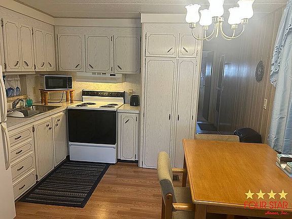 2nd image of 1818 Jeri Kay Ln