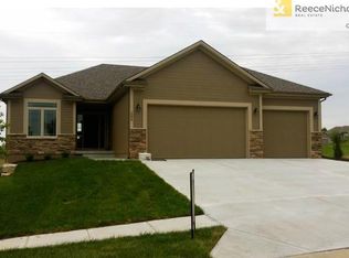1004 NW Sycamore Ct, Grain Valley, MO 64029