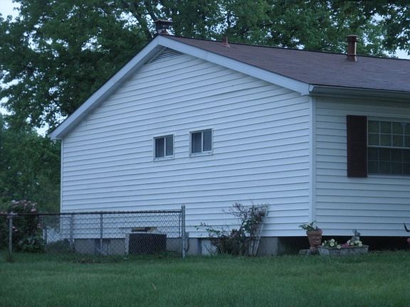 2nd image of 950 Thompson Dr
