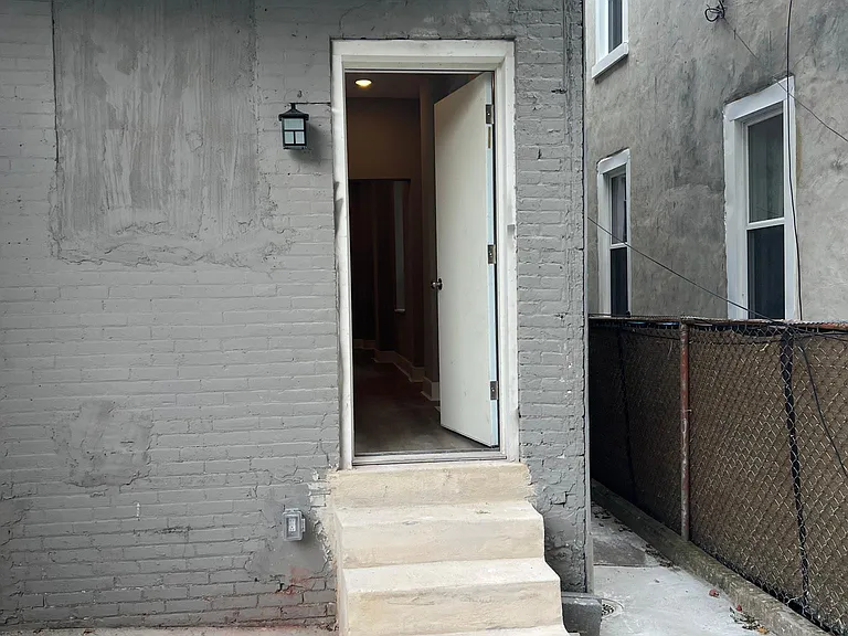 2239 N Van Pelt St — Photo 36