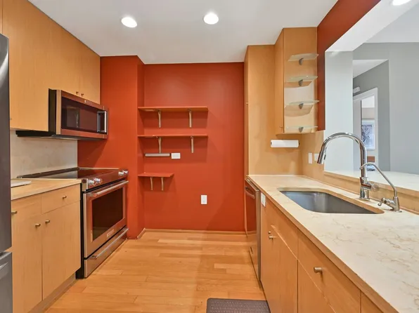 2201 City Place image 3 of 20