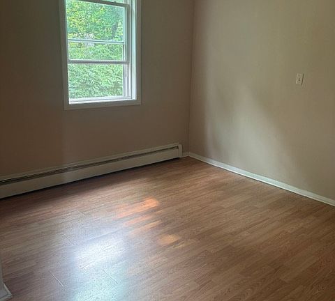 3rd image of 416 Rugby Rd APT B