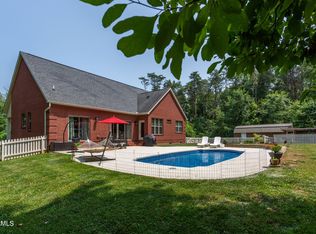 3215 Deerfield Dr, Louisville, TN 37777