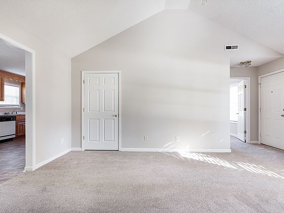 4th image of 105 Hickory Creek Dr