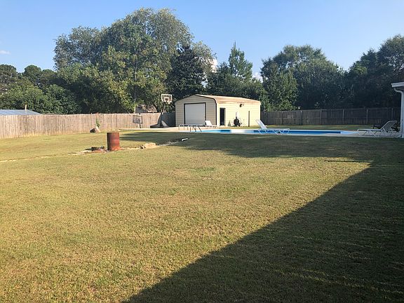 4th image of 46216 Sunset Dr