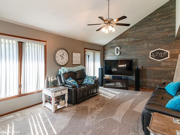 2nd image of 409 NW Cameo Ct