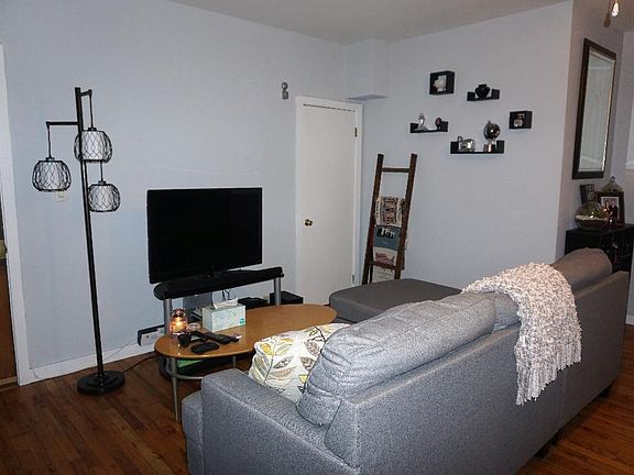 3rd image of 3626 N Ashland Ave #1