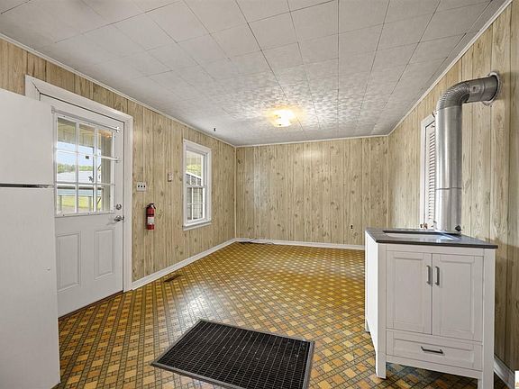 4th image of 145 Jewell Dr