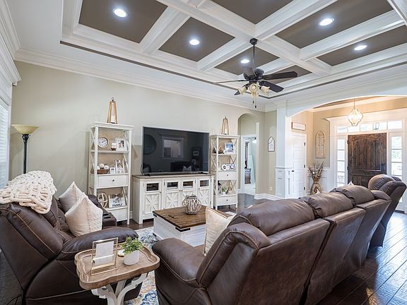 5th image of 4375 Kenilworth Cir