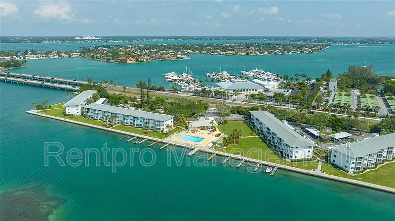 2 bed, 1.0 bath, 850 sqft, $2,200 — Photo 3