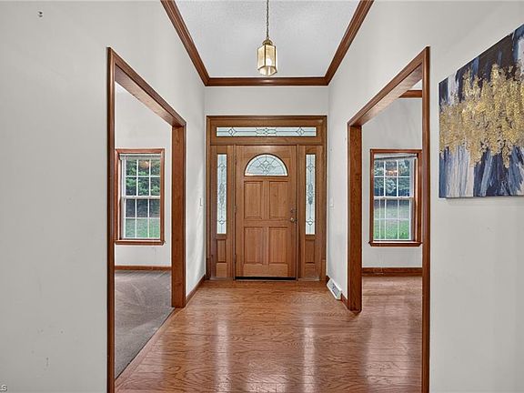 2nd image of 6135 Narrow Way Ln