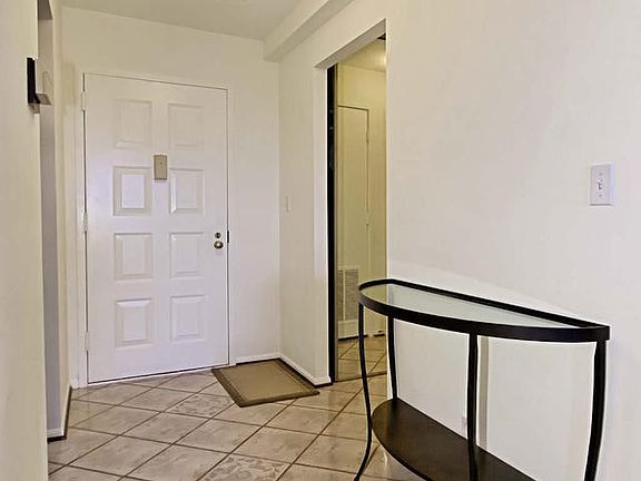 5th image of 900 N Stafford St APT 2427