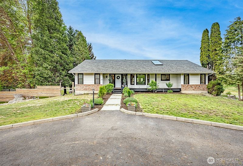 3rd image of 9656 North Road