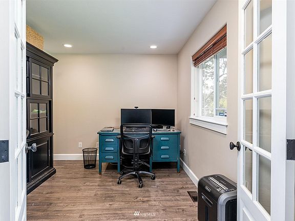 3rd image of 1438 Admirals Dr