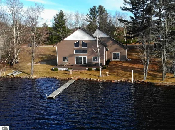 919 Lake Dr NE, Kalkaska, MI 49646