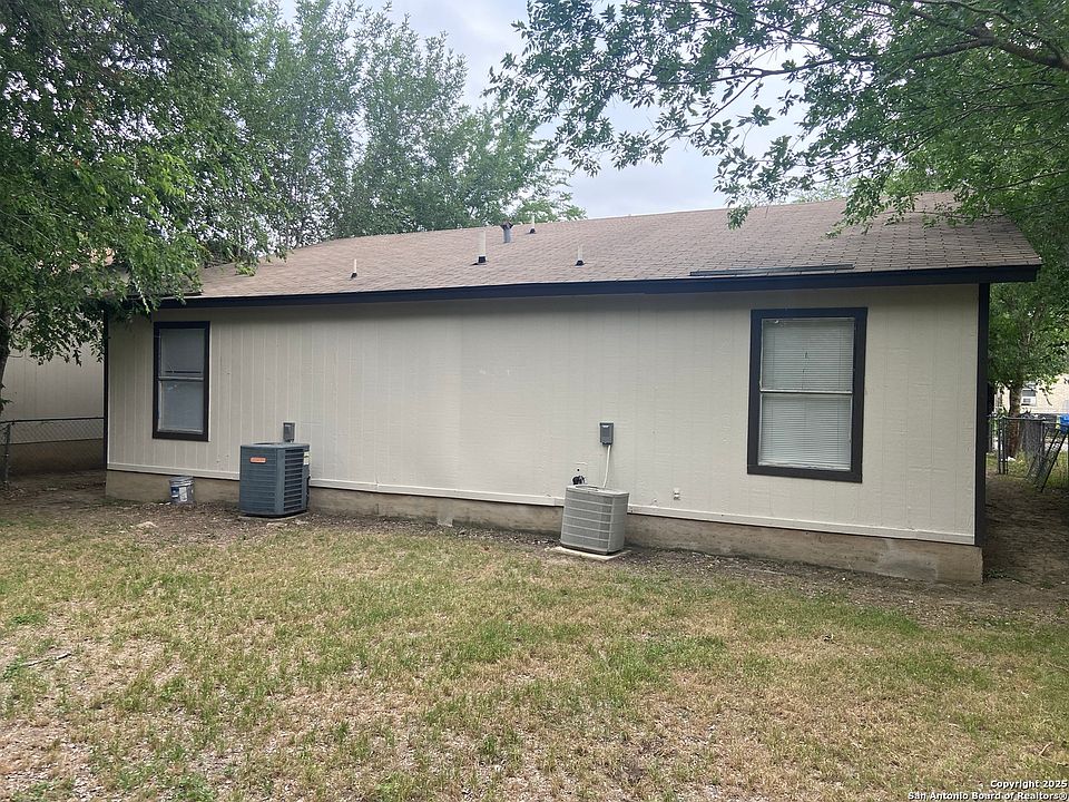 2nd image of 3435 Gateway Dr