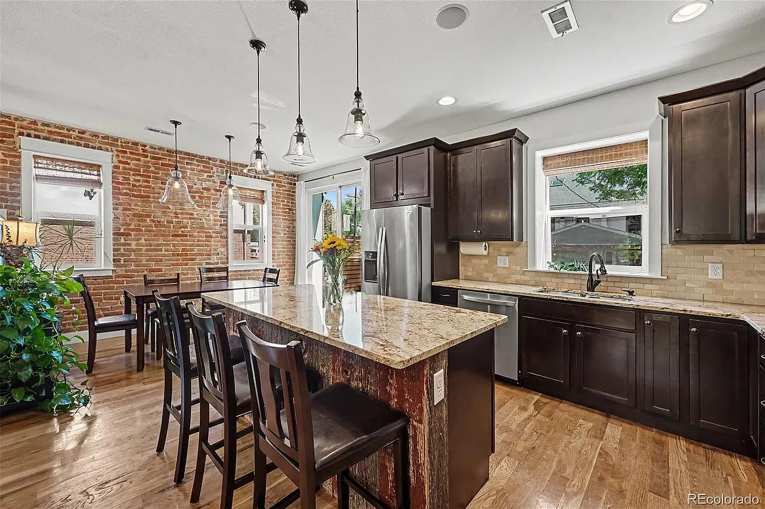 4 bed, 3.5 bath, 2100 sqft, $4,200 — Photo 4
