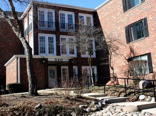 520 Biesterfield Rd APT 320, Elk Grove Village, IL 60007