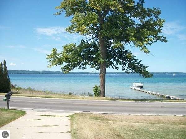 1st image of 8388 Peninsula Dr