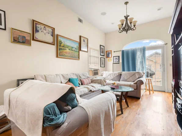 215 South Street image 2 of 37