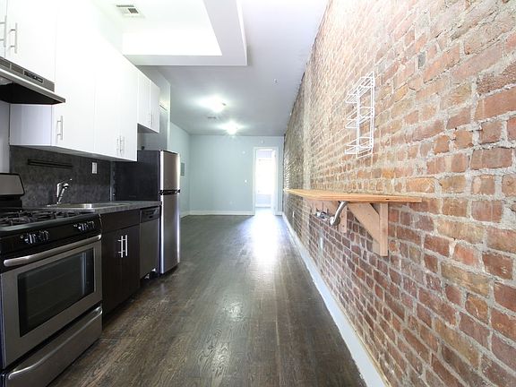 4th image of 261 Stanhope St #3T