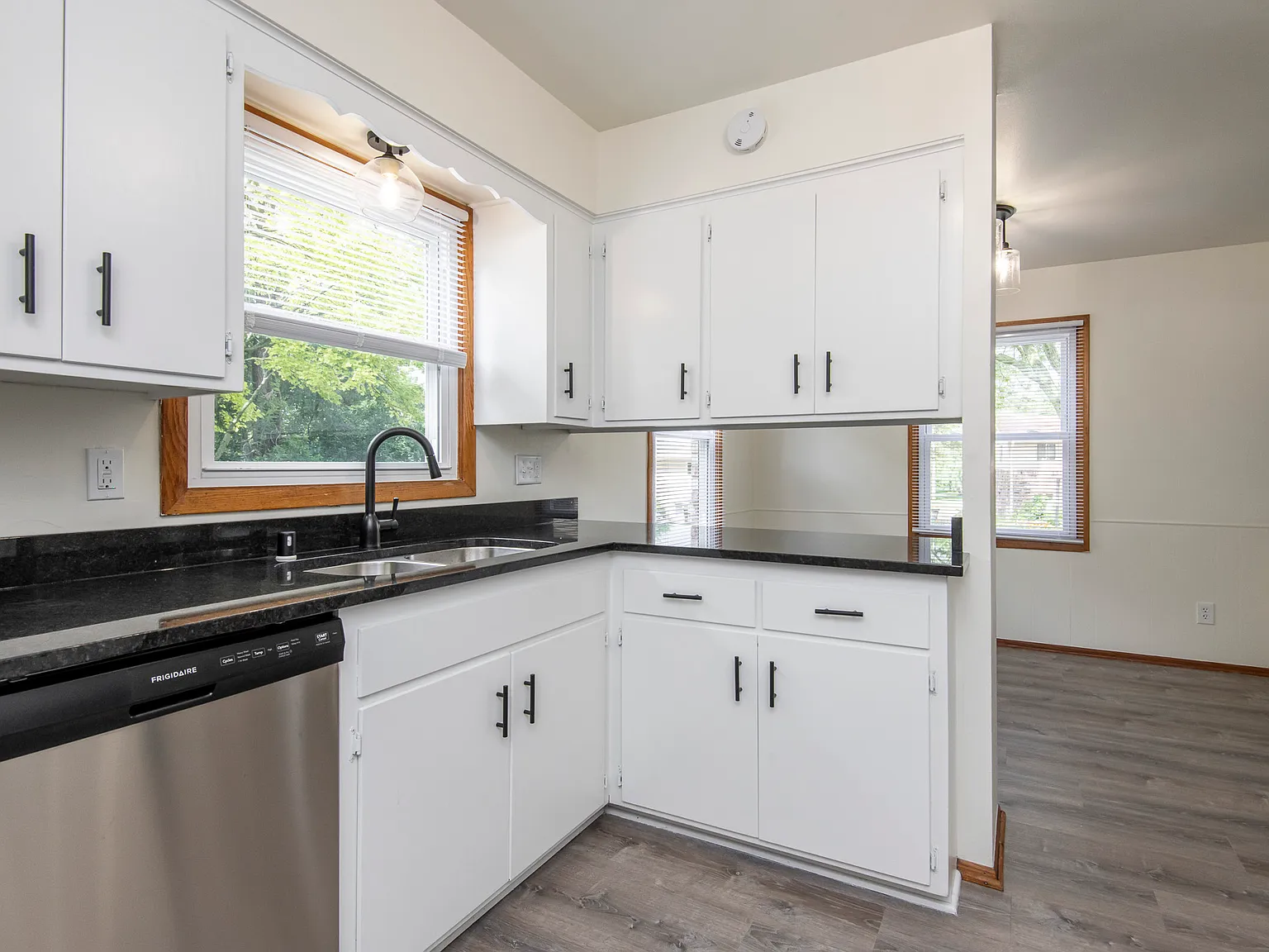 3 bed, 1.5 bath, 1500 sqft, $1,950 — Photo 3