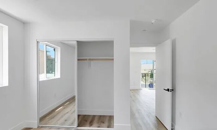 1148 N Sycamore Ave — Photo 15