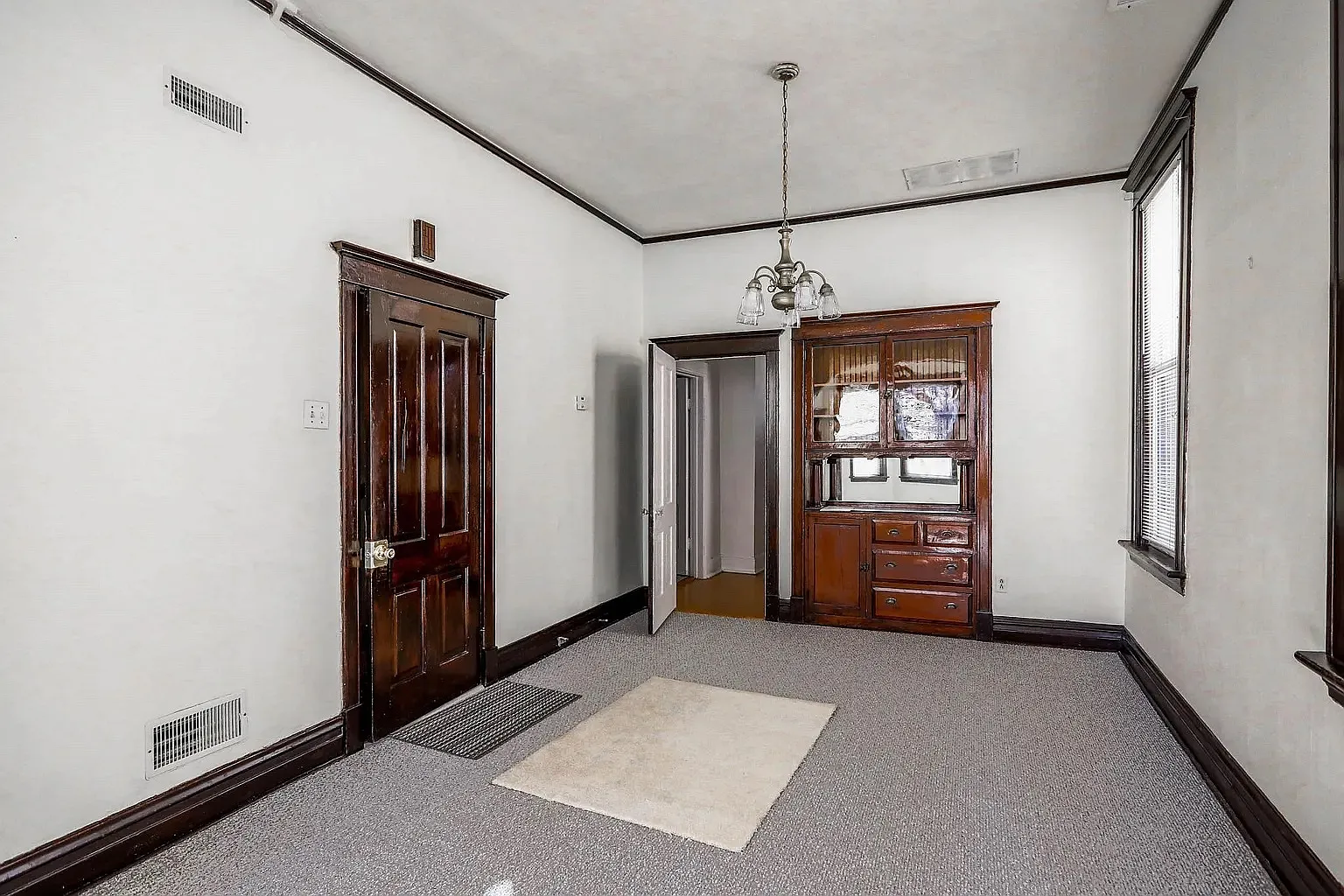 2 bed, 1100 sqft, $1,850 — Photo 2
