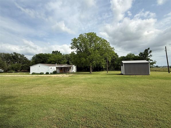 5482 Rabun Rd, Navasota, TX 77868