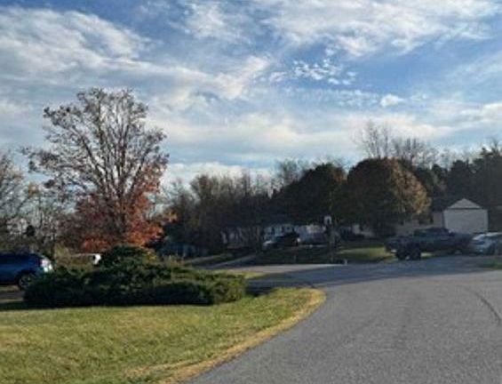 Exterior Neighborhood (street photo)