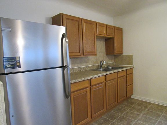 3rd image of 131 N Marion Ave