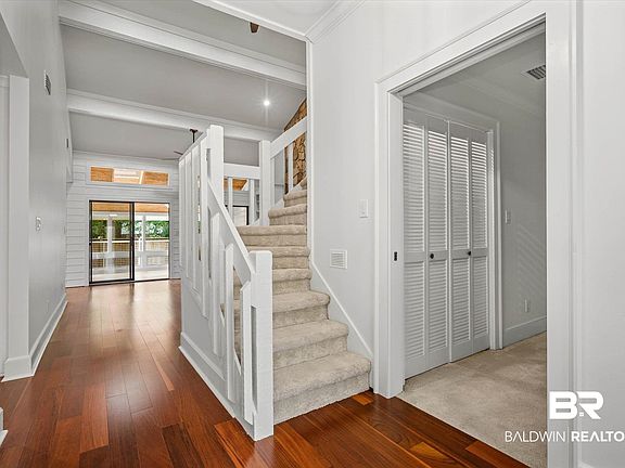 2nd image of 4 Leslie Ct