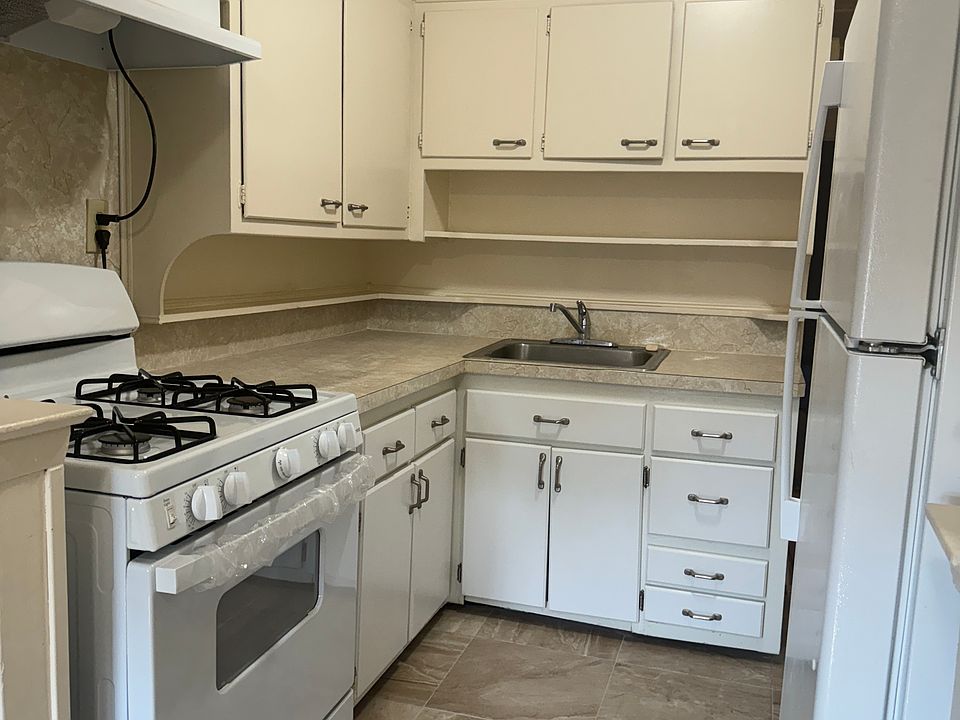1st image of 933 E 101st St Floor 2