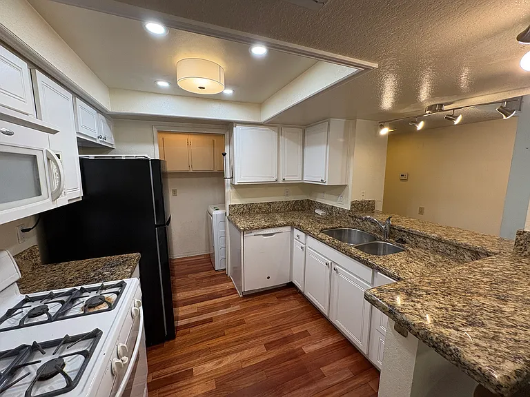 246 E Fern Ave #103 — Photo 7