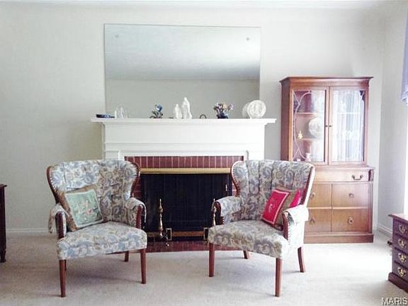 3rd image of 205 Moundale Dr